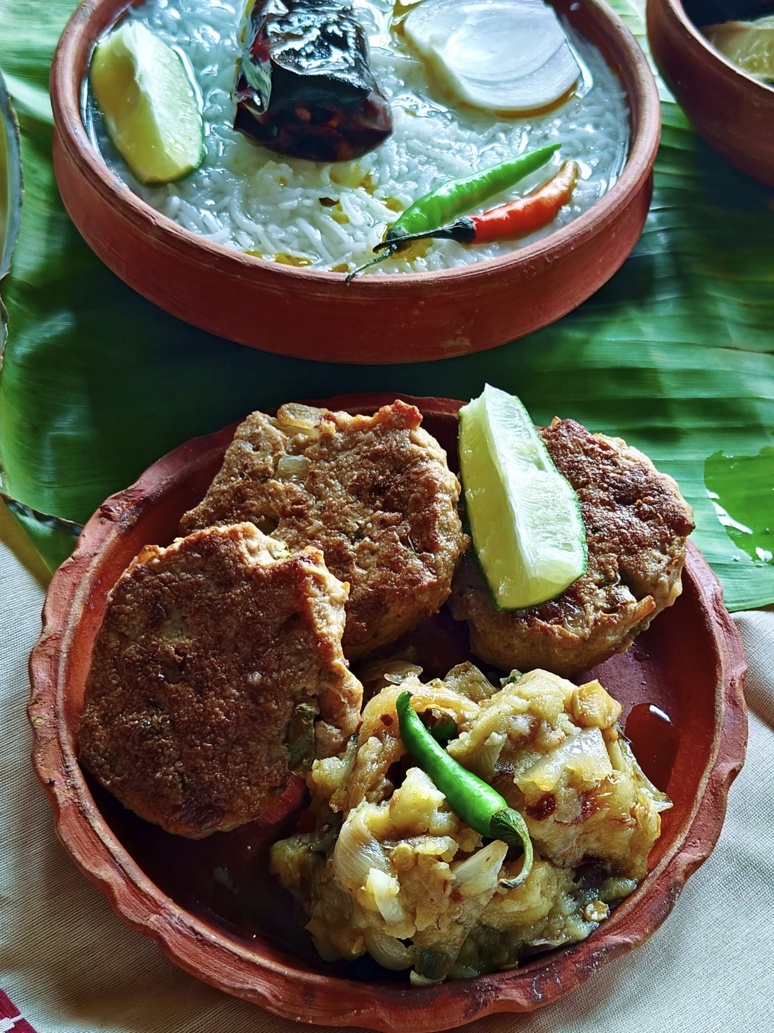 Crispy Bengali chicken fritters.